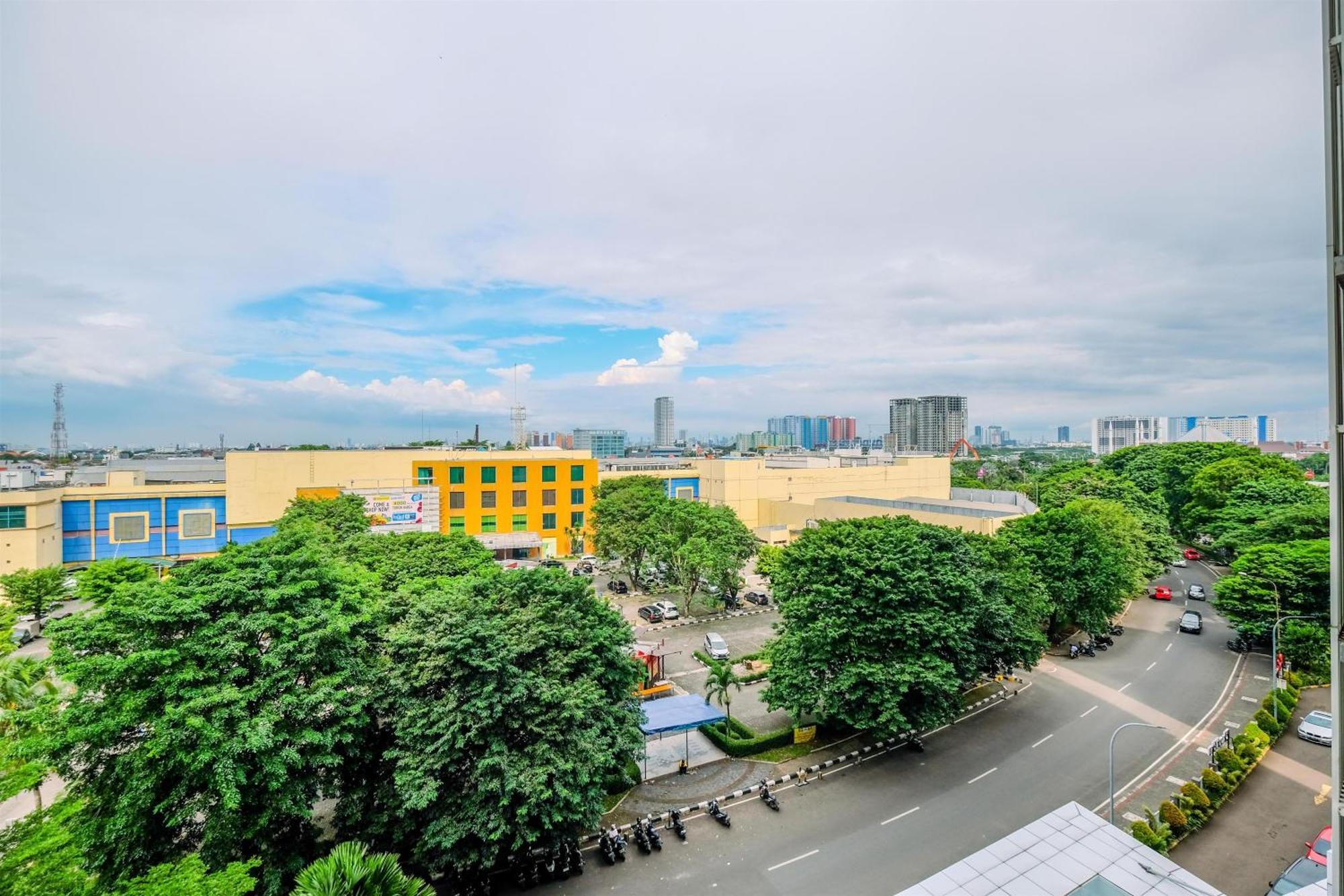 Cozy 1br At Sky Terrace By Travelio Apartemen *
