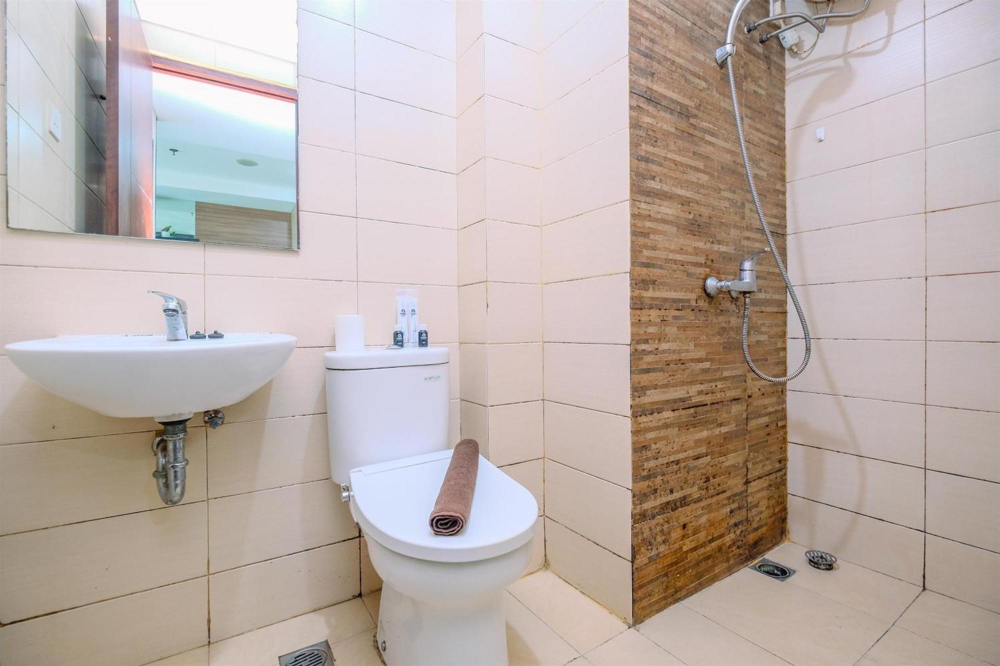 Cozy 1br At Sky Terrace By Travelio * Jakarta